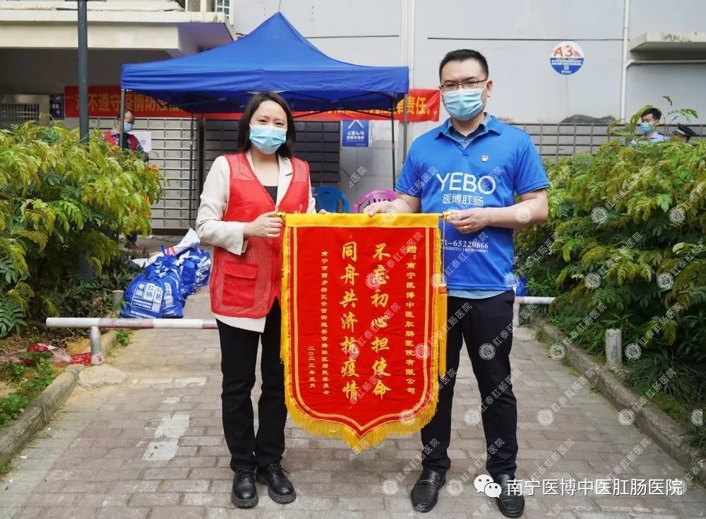 獻愛心·戰(zhàn)疫情|我院支部走進安吉華都小區(qū)開展捐物活動